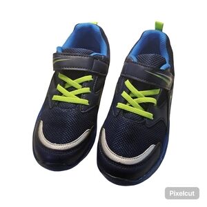 NWOT Children's Navy and Lime Athletic Light Up Sneakers Size 2